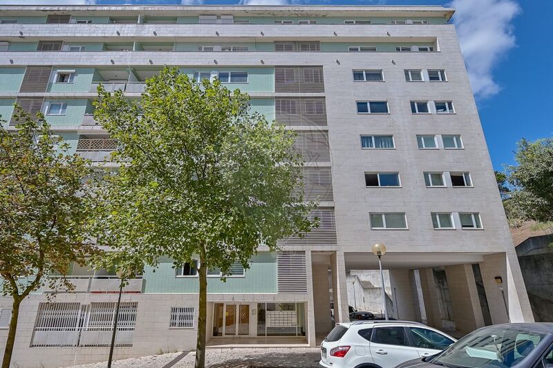 Apartamento em excelente estado T2 Santa Clara Lisboa - jardim, cozinha equipada, parqueamento, zonas verdes, arrecadação