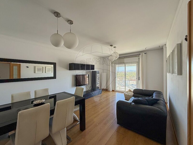 Apartamento T2 Corroios Seixal - varandas, arrecadação, cozinha equipada