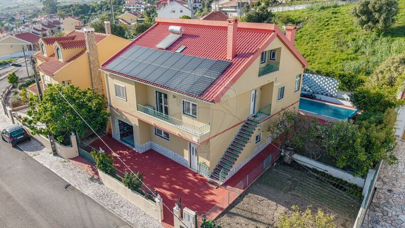 House V5 Vila Franca de Xira - terrace, barbecue, attic, garage, fireplace, swimming pool, balcony, air conditioning, solar panels, double glazing