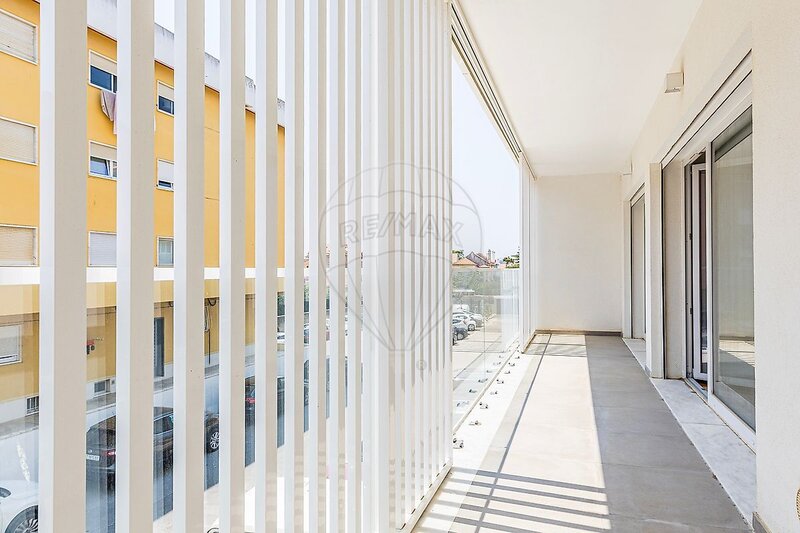 Apartamento T4 novo Cascais - painéis solares, varanda, ar condicionado