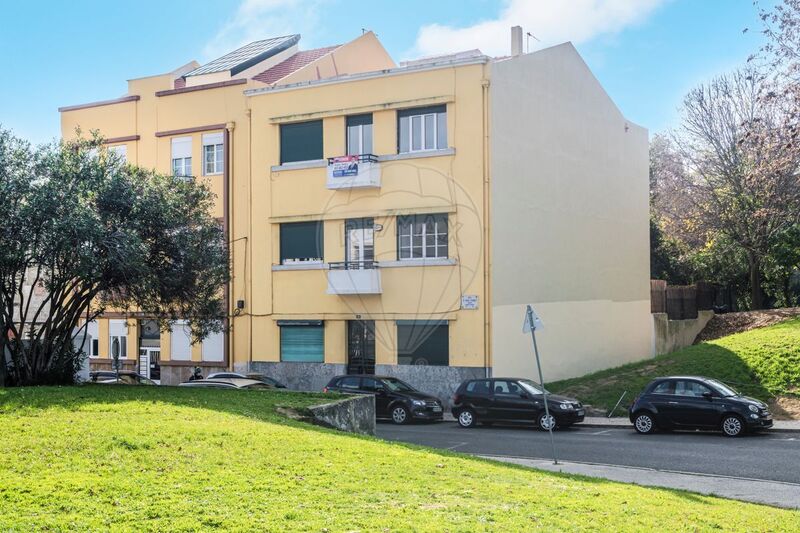 Apartamento T3 em bom estado Alvalade Lisboa - isolamento térmico, piscina, jardins