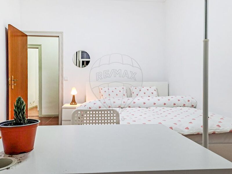 апартаменты с ремонтом T5 Arroios Lisboa - экипированная кухня, сад, мебелирован