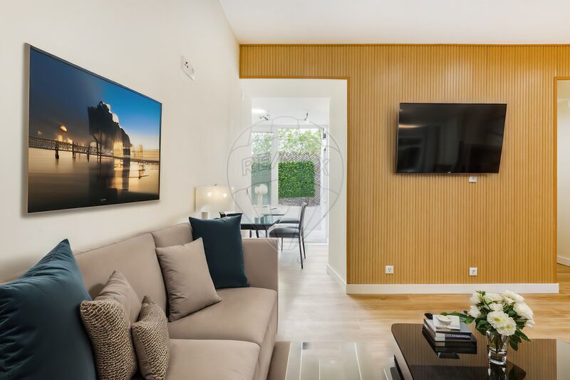Apartamento T2 Renovado no centro Penha de França Lisboa - alarme, ar condicionado, isolamento térmico, vidros duplos, varanda, marquise