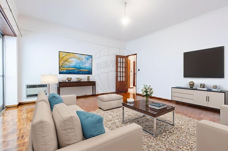 Apartment 3 bedrooms Beato Lisboa - parking space, garage