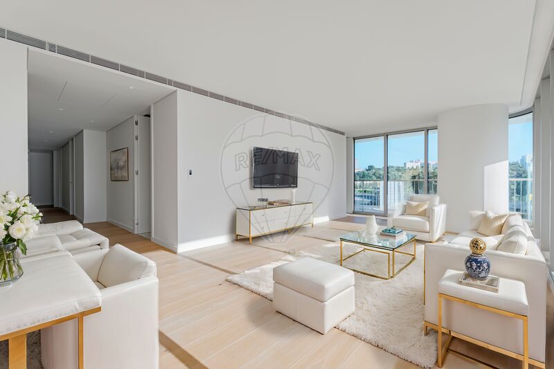 Apartamento T3 novo Campolide Lisboa - piscina, jardim, varanda, arrecadação, ténis