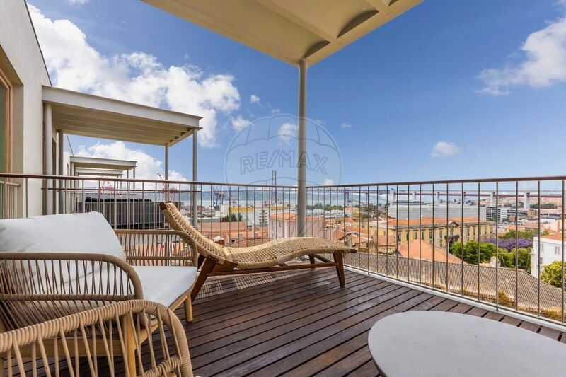 Apartment Modern in the center 2 bedrooms Estrela Lisboa - garage, gated community, green areas, store room, terrace, quiet area, parking space, river view