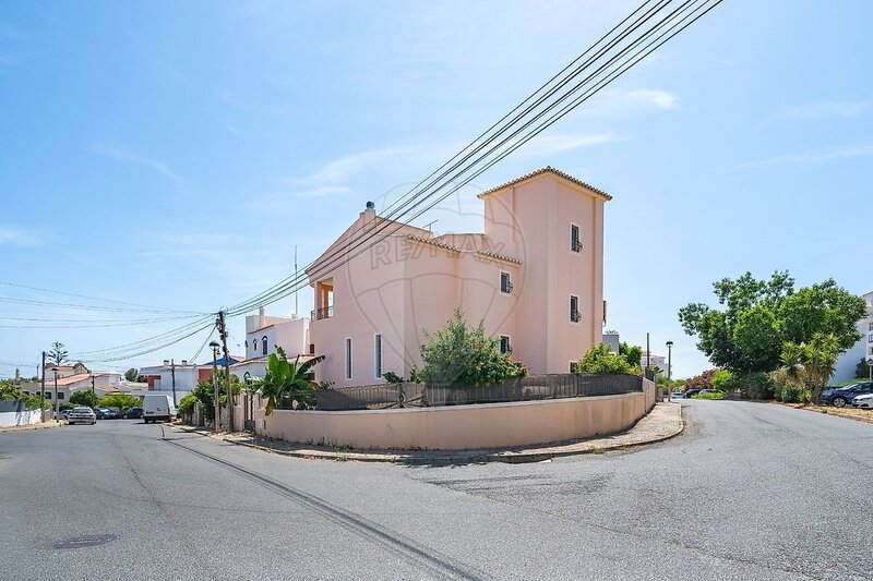 House Modern 4 bedrooms Portimão - fireplace, garage, balconies, barbecue, terrace, sea view, store room, equipped kitchen, air conditioning