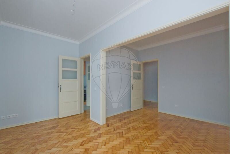 Apartment 1 bedrooms Benfica Lisboa - lots of natural light, balcony, double glazing, kitchen