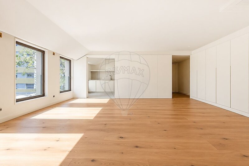 Wohnung T3 Duplex Alvalade Lisboa - balkone, garten, wärmedämmung, klimaanlage, garage, abstellraum