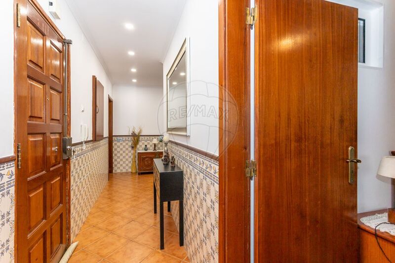 Apartment T4 Odivelas - lots of natural light, great location
