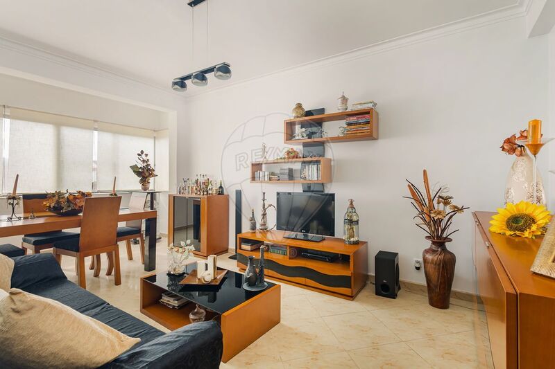 Apartment T3 well located Algueirão-Mem Martins Sintra - store room, playground, balcony