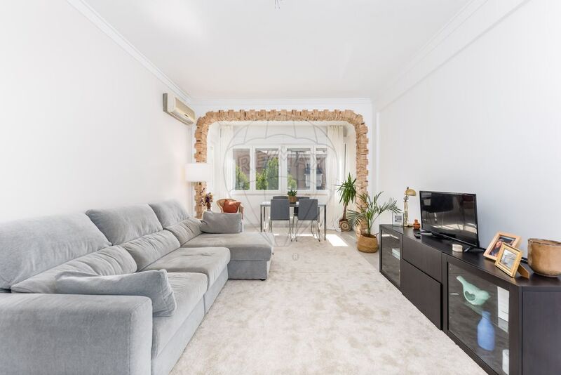 Apartamento T2 Barcarena Oeiras - cozinha equipada, arrecadação