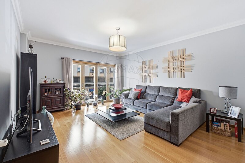 Apartamento T1 Loures - balcón, trastero, garaje