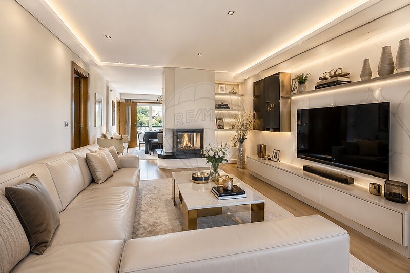 Casa V4 en excelente estado Cascais - barbacoa, jardines, aire acondicionado, calefacción central, ático, aislamiento térmico, patio, garaje