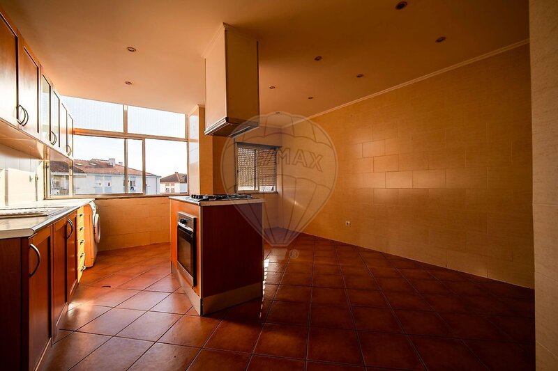 Apartamento con buenas áreas T2 Moita - balcón