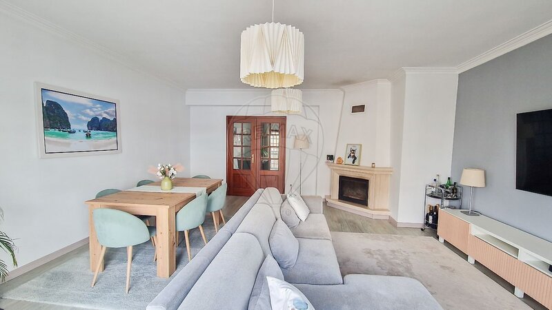 Appartement T3 spacieux Montijo - balcon, cheminée, cellier, équipé, beaucoup de lumière naturelle, climatisation