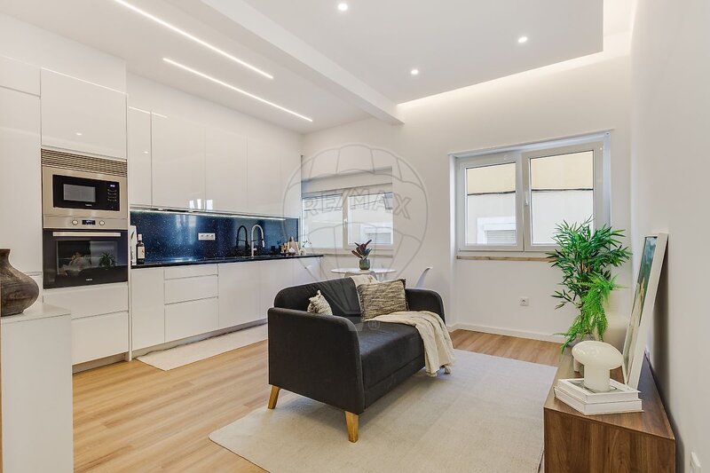 Appartement T3 Rénové au centre Almada