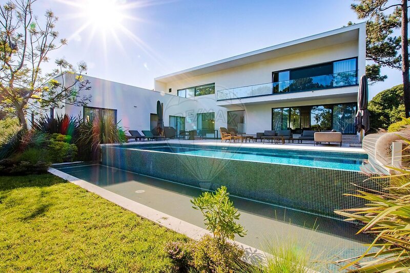 House 6 bedrooms Cascais - sauna, balcony, equipped, tennis court, garden, garage, swimming pool, sea view, solar panels, terrace