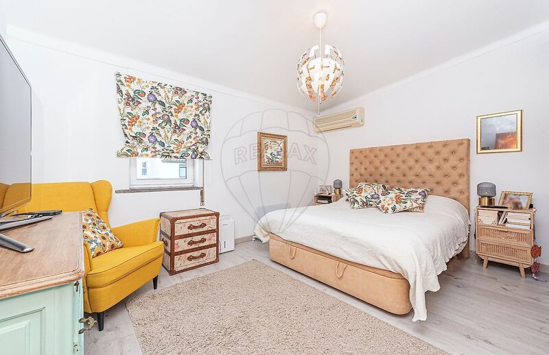House 3 bedrooms Semidetached in good condition Cascais - floating floor, equipped kitchen, garden, double glazing, air conditioning, terrace