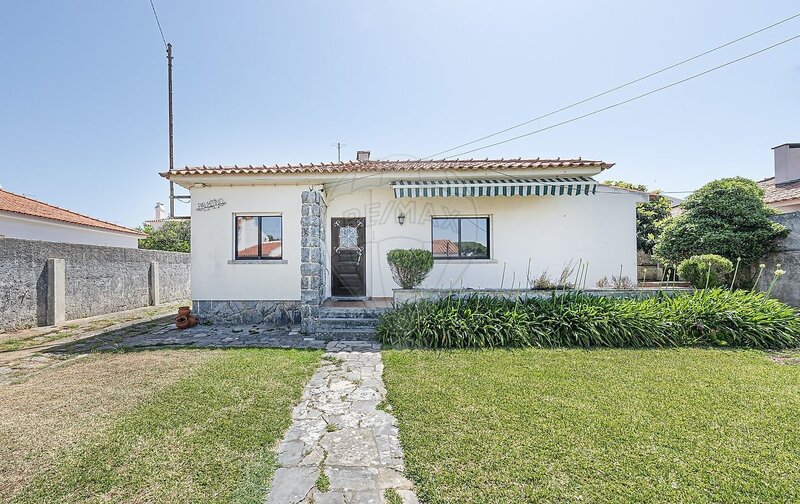 House Single storey 3 bedrooms Cascais - equipped kitchen, fireplace, garden