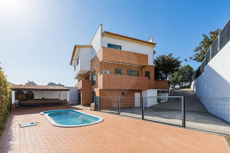 Moradia T5 à venda em Carnaxide e Queijas, Oeiras RE/MAX Portugal