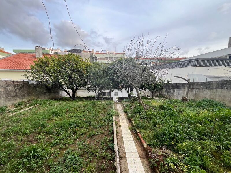 House/Villa V2 Odivelas - ,