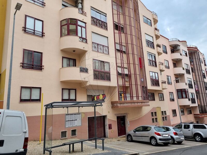 Apartamento T2 Odivelas - 3º andar, jardim