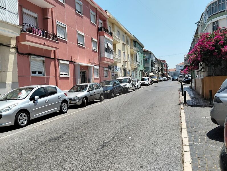 Apartment for remodeling 2 bedrooms Odivelas - balconies, 1st floor, balcony