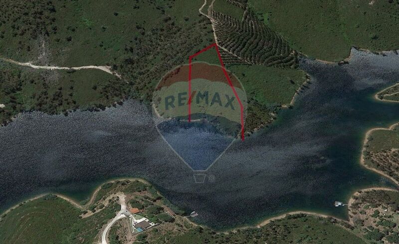 Land with 4080sqm Tomar - water