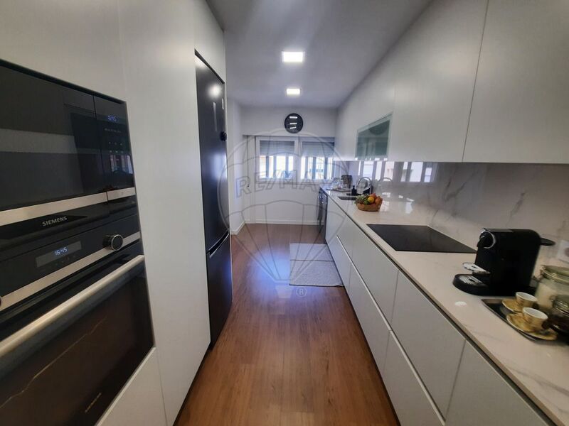 Apartment Renovated 3 bedrooms Odivelas - balcony, air conditioning, furnished, balconies, equipped, garden, store room, 3rd floor