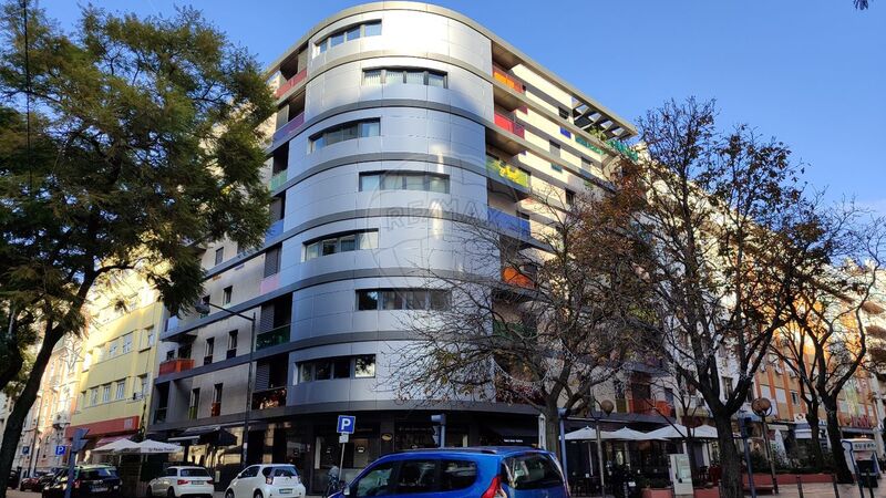 апартаменты T3 Avenidas Novas Lisboa - центральное отопление, подсобное помещение, система кондиционирования