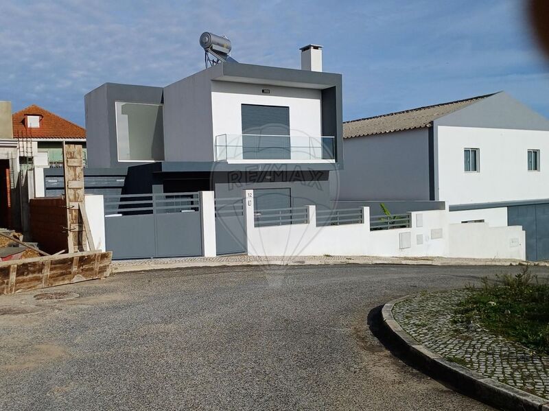 House Modern 3 bedrooms Odivelas - garage, barbecue, equipped kitchen, backyard, solar panels