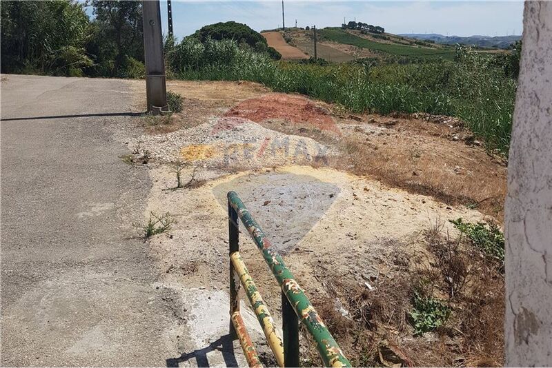 Terreno Urbano com 2040m2 Torres Vedras - viabilidade de construção, zona muito calma