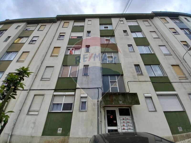 Apartamento T2 Remodelado Vila Franca de Xira para vender - excelente localização, varanda, 3º andar