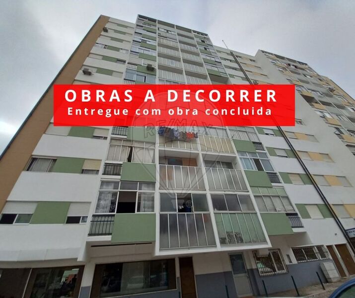 Apartment 2 bedrooms Refurbished in a central area Corroios Seixal - double glazing, river view