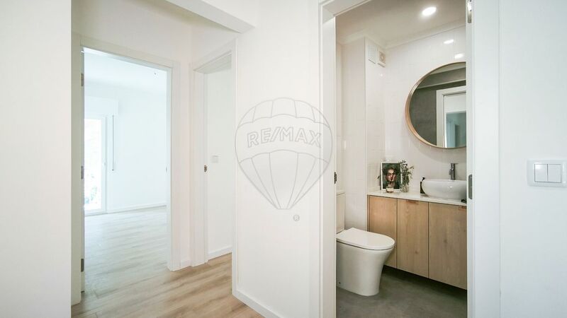 Apartment T4 Oeiras - , ,