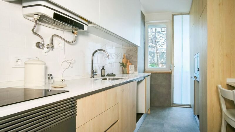 Apartment T4 Refurbished Oeiras - thermal insulation, quiet area, green areas, ground-floor, store room