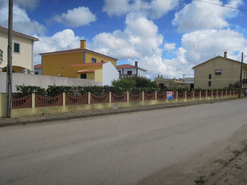 Land with 600sqm Atouguia da Baleia Peniche - garage, well