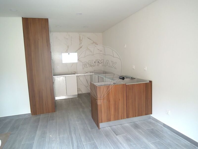 Apartamento Remodelado T2 Loures - condomínio privado