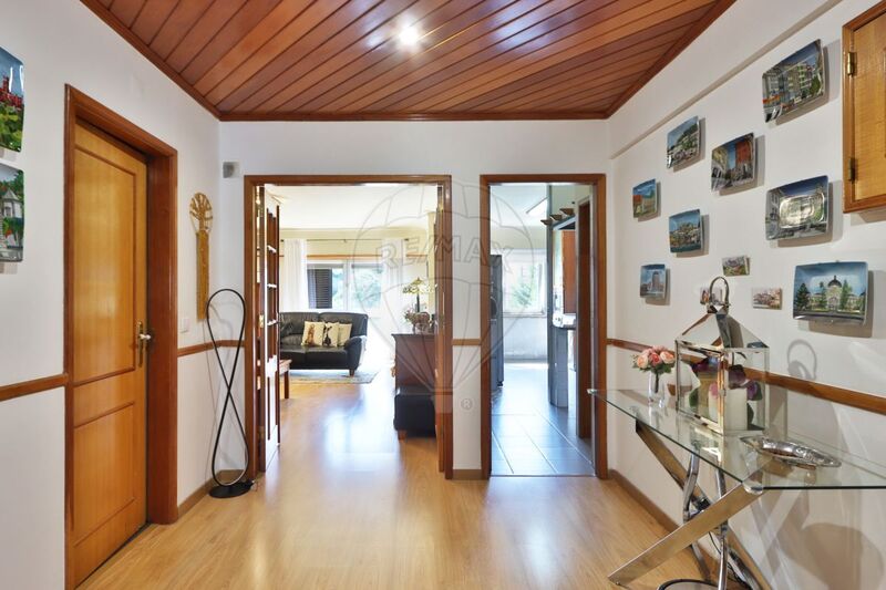 Apartment T3 Sintra - double glazing, store room, air conditioning, kitchen, fireplace