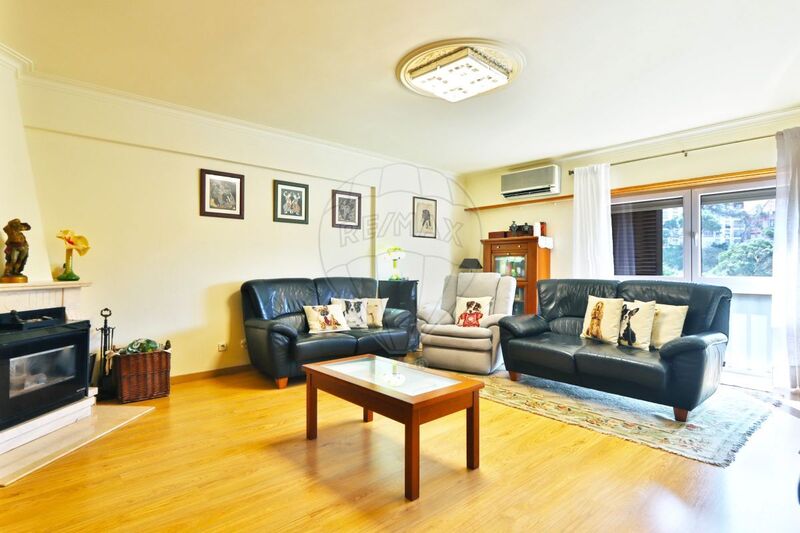 Apartment T3 Sintra - double glazing, store room, air conditioning, kitchen, fireplace