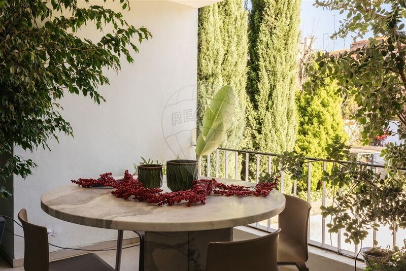 Apartment 4 bedrooms Refurbished Estrela Lisboa - store room, great location, terrace, air conditioning, balconies, balcony