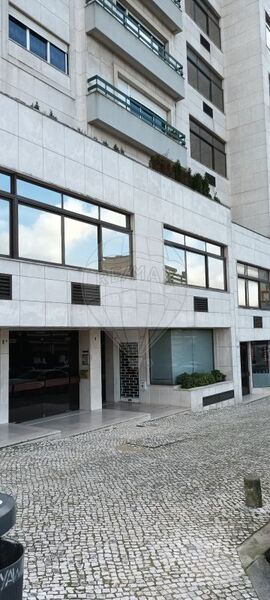 офис Alvalade Lisboa - гараж, отличный подъезд, система кондиционирования, wc, гаражное место
