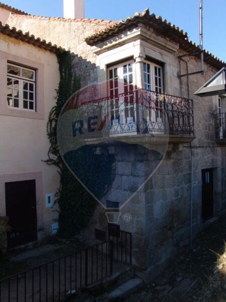 Venda de Casa V4 Castelo Novo Fundão - lareira, jardim