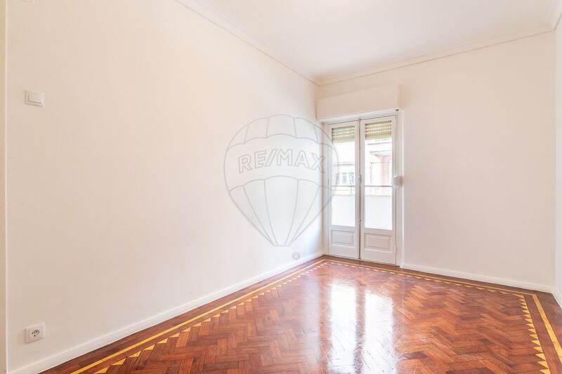 Apartamento T2 São Jorge de Arroios Lisboa - 1º andar, arrecadação