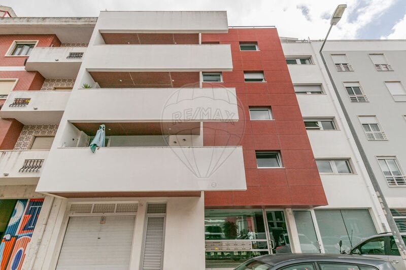 Apartment T2 Cruz Quebrada-Dafundo Oeiras - 2nd floor, double glazing, balcony, air conditioning, garage, alarm