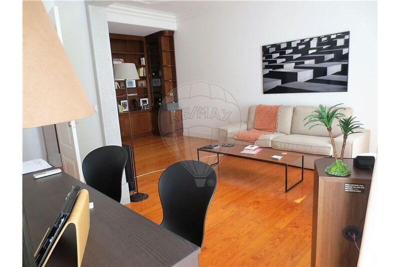 Apartamento T2 São Mamede Lisboa - varanda, jardins, vidros duplos, aquecimento central