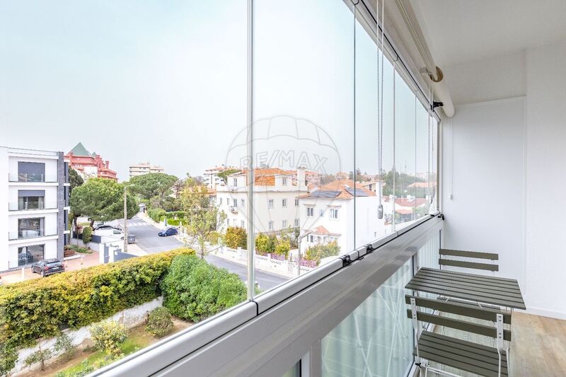 Apartamento T2 Cascais - varanda, 3º andar, cozinha equipada, mobilado