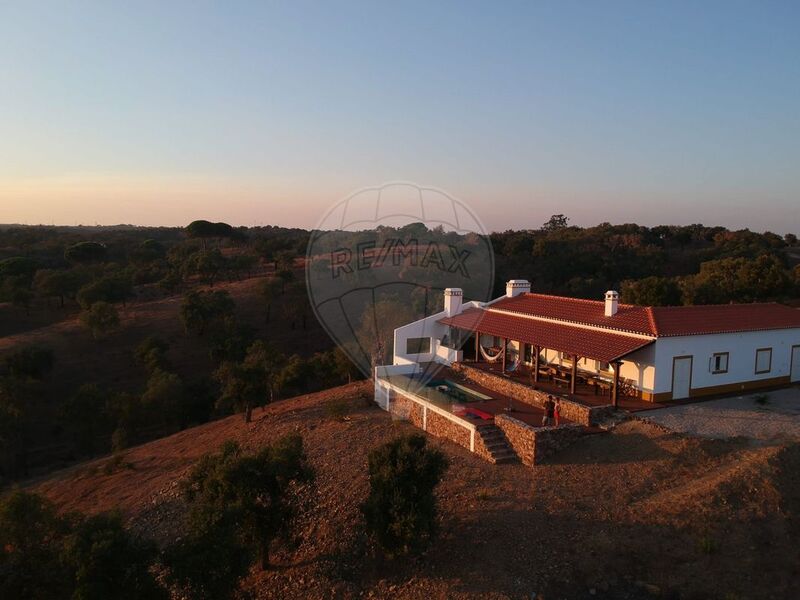 Farm with house 3 bedrooms São Francisco da Serra Santiago do Cacém - water hole, fruit trees, electricity, water, air conditioning, equipped, swimming pool, solar panels, central heating, solar panels