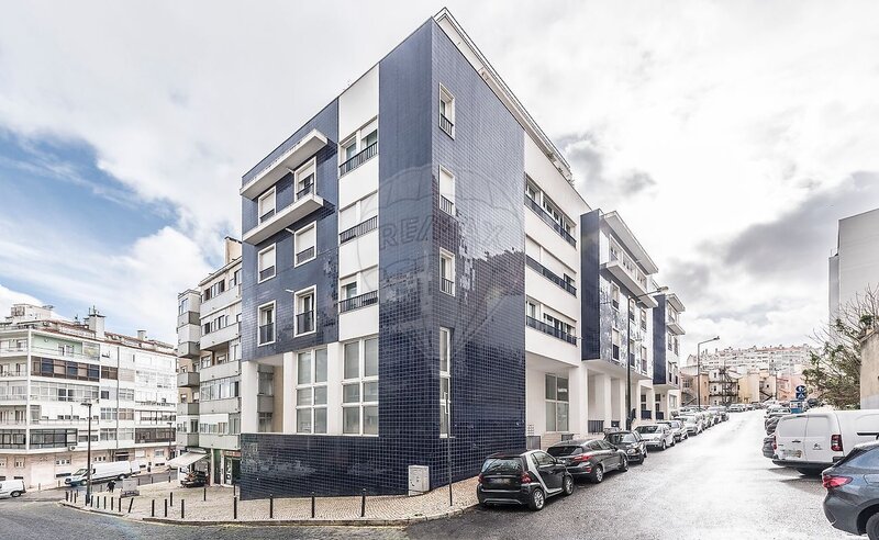 Apartamento T5 Duplex bem localizado São Vicente Lisboa - arrecadação